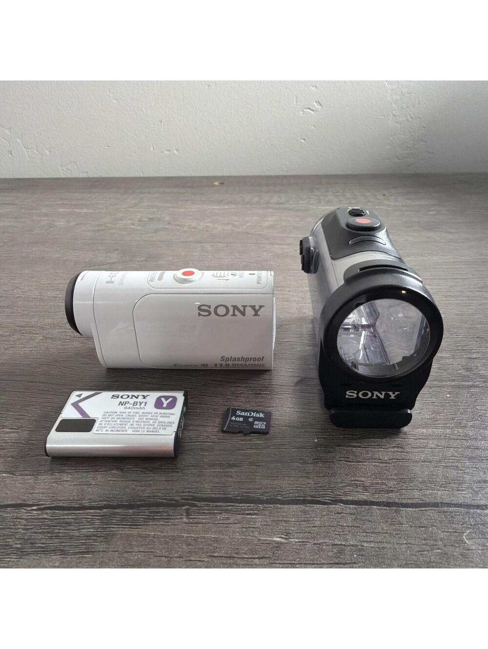 SONY HDR-AZ1 Action Camera Exmor R Steady Shot 11.9MP Protection Case 4 Gb Sd